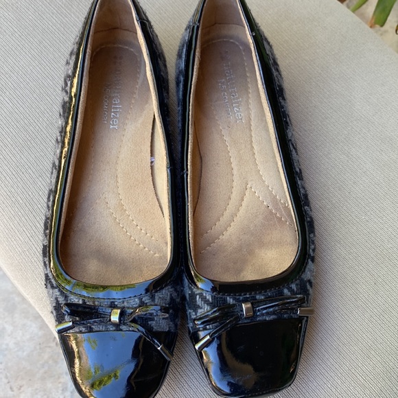 Naturalizer size 6.5 gray/black slip on shoe. - Picture 7 of 11